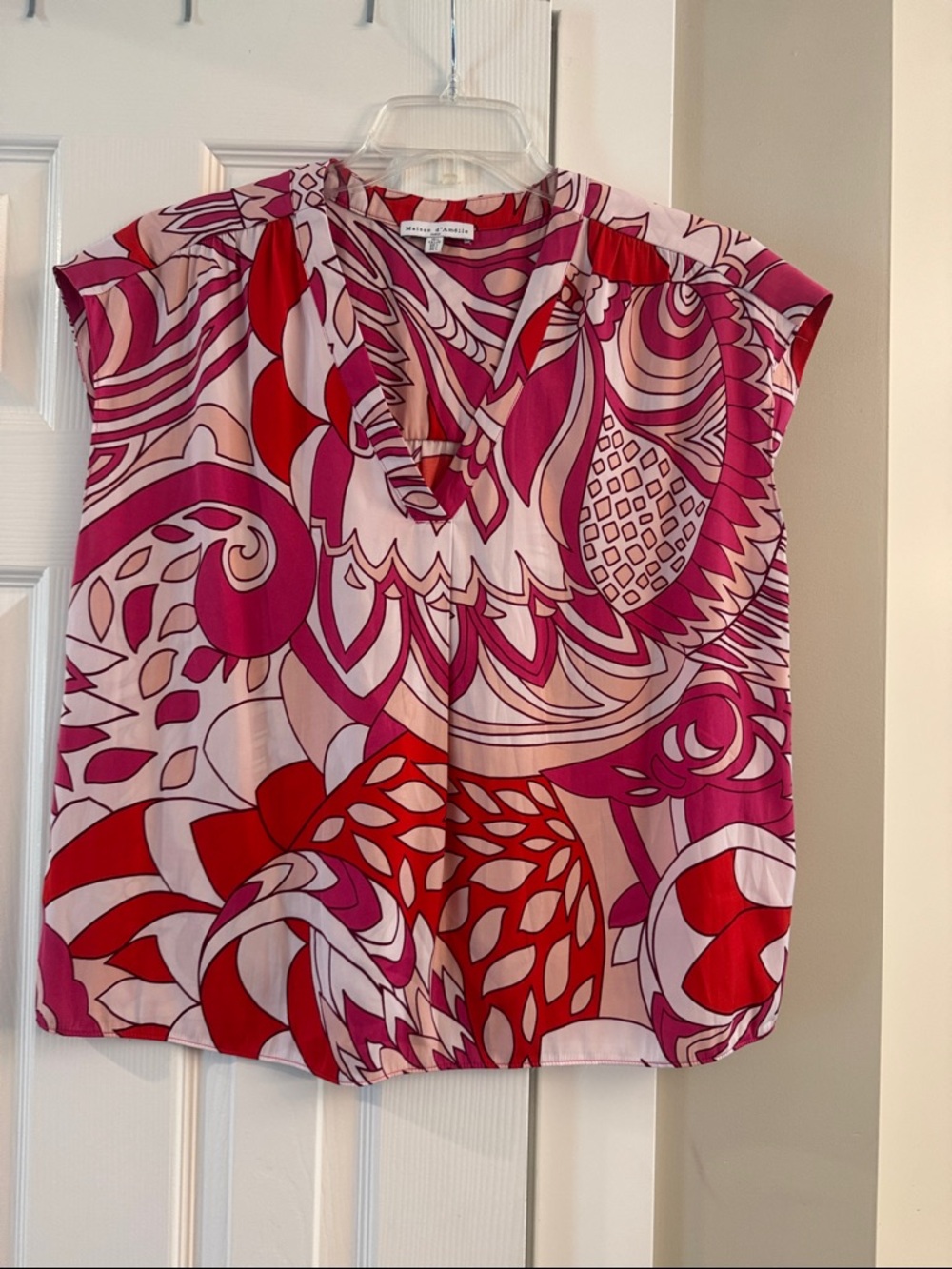 Sleeveless V-Neck Blouse in Pink & Red Abstract Print